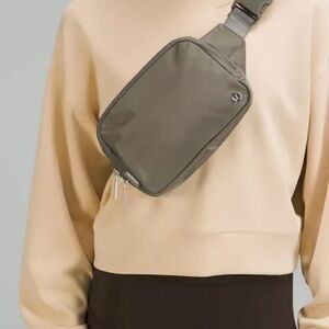 Lululemon everywhere belt Bag w/ Logo on strap